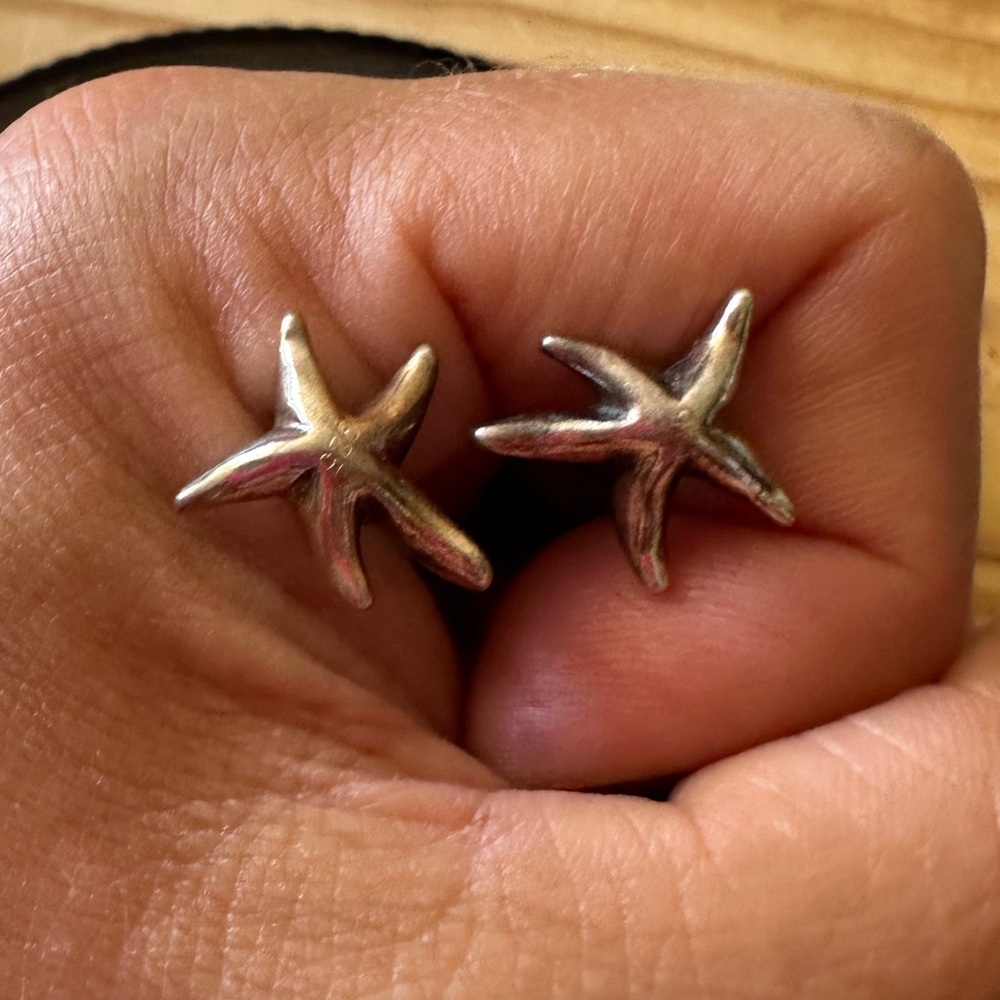 925 Sterling Silver Starfish Stud Earring Pair.